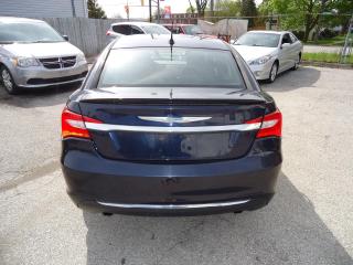 2012 Chrysler 200 4dr Sdn Limited - Photo #5
