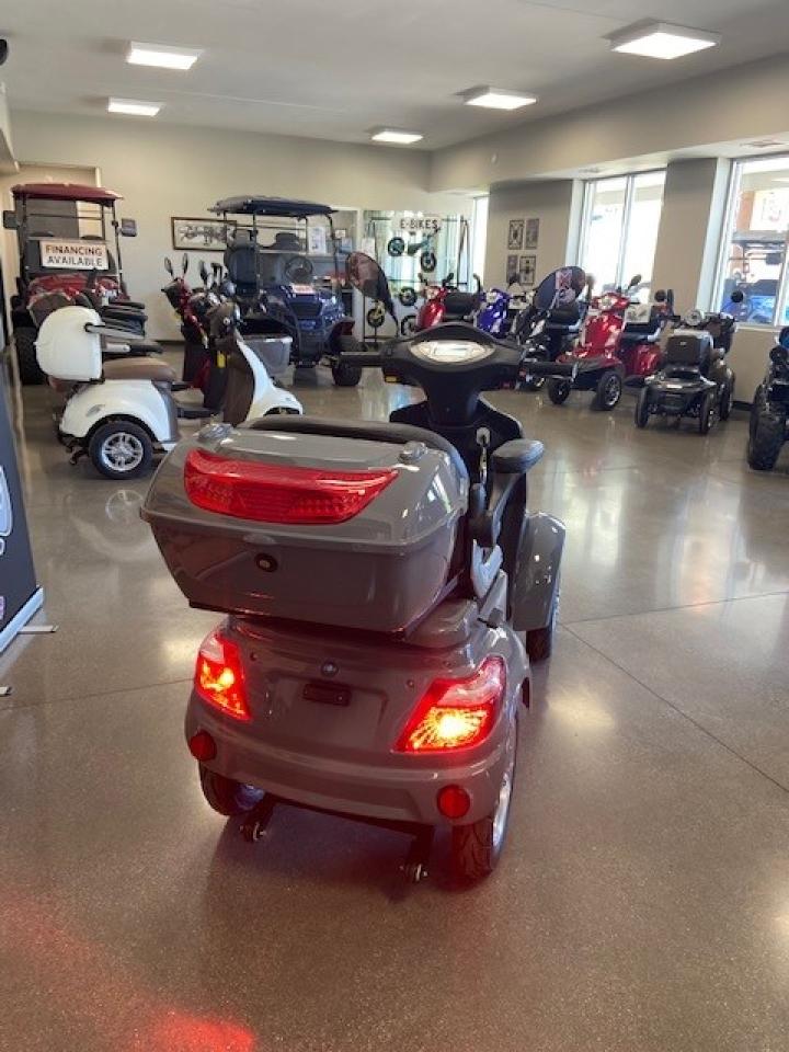 2024 Matrix SCOOTER LUNAR Photo3