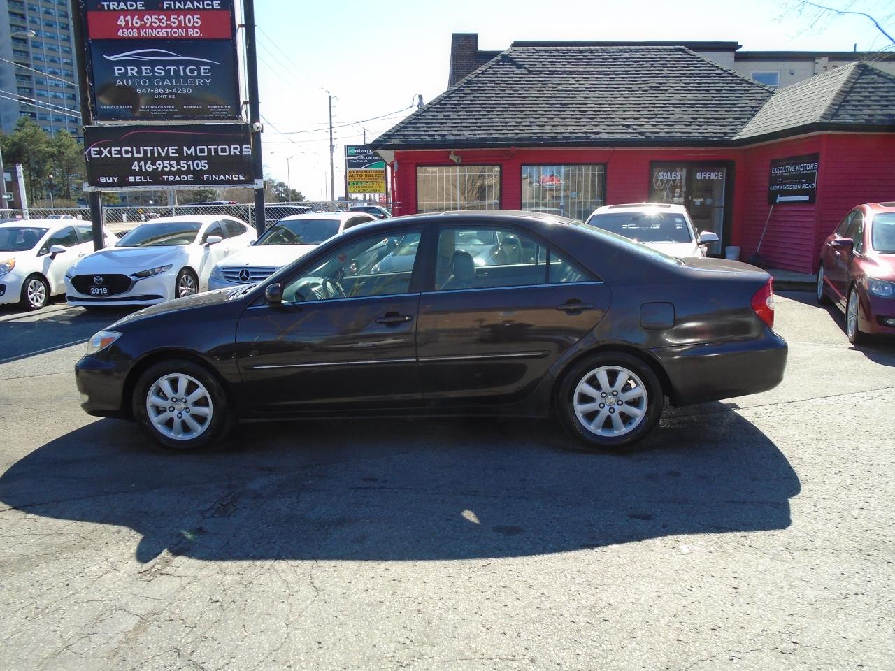 2002 Toyota Camry XLE/ LEATHER / ROOF / NAVI / AC/ HEATED SEATS / - Photo #8
