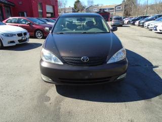 2002 Toyota Camry XLE/ LEATHER / ROOF / NAVI / AC/ HEATED SEATS / - Photo #2