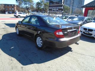 2002 Toyota Camry XLE/ LEATHER / ROOF / NAVI / AC/ HEATED SEATS / - Photo #7