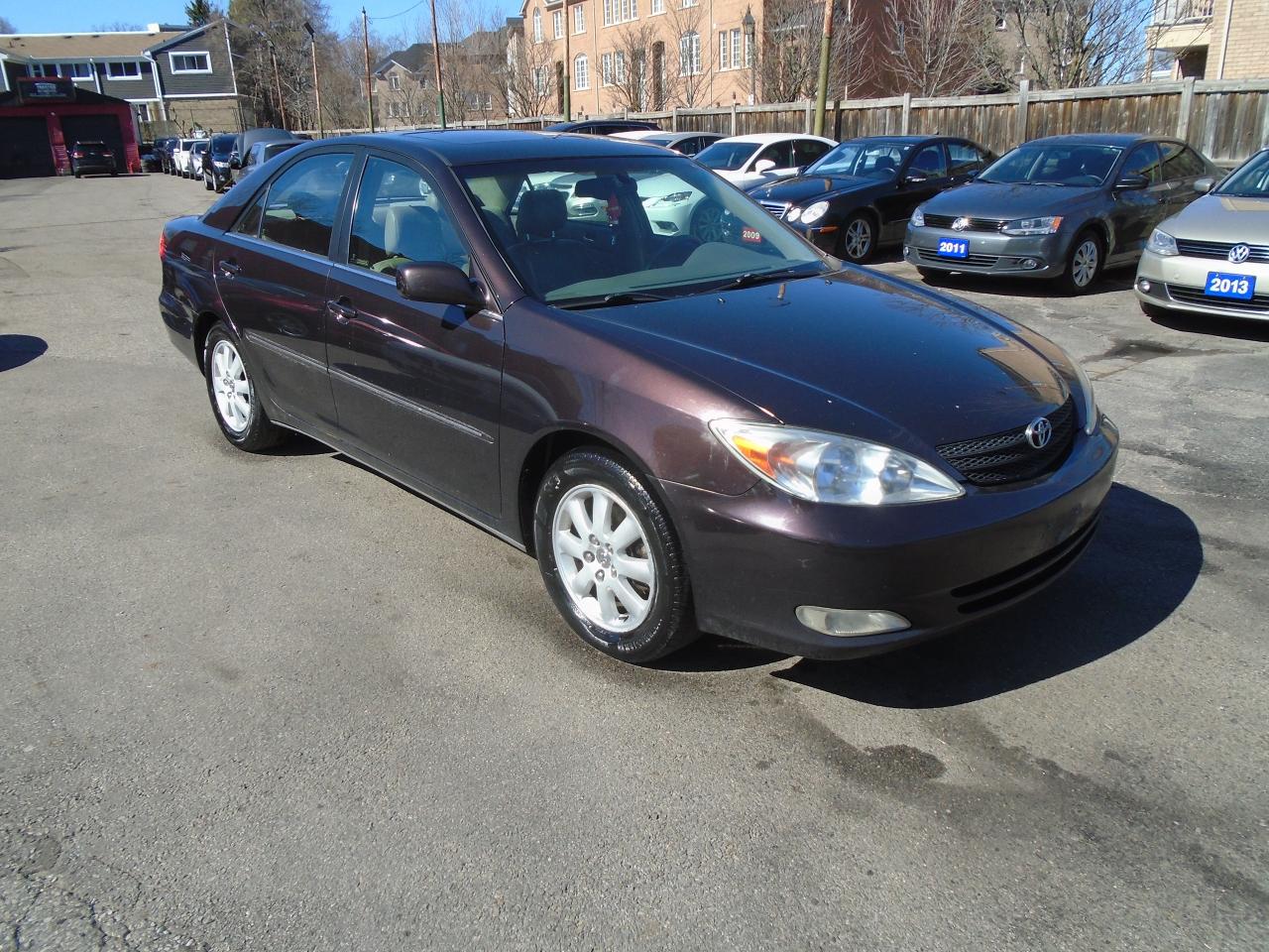 2002 Toyota Camry XLE/ LEATHER / ROOF / NAVI / AC/ HEATED SEATS / - Photo #3