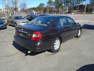 2002 Toyota Camry XLE/ LEATHER / ROOF / NAVI / AC/ HEATED SEATS / - Photo #5