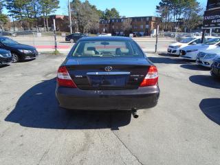 2002 Toyota Camry XLE/ LEATHER / ROOF / NAVI / AC/ HEATED SEATS / - Photo #6