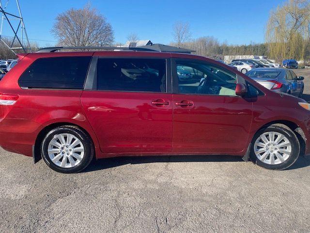 2011 Toyota Sienna 5DR V6 LE 7-PASS AWD - Photo #3