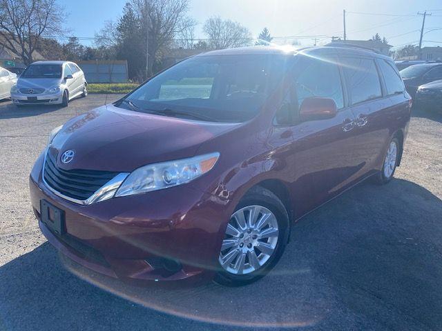 2011 Toyota Sienna 5DR V6 LE 7-PASS AWD - Photo #5