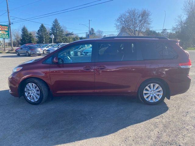 2011 Toyota Sienna 5DR V6 LE 7-PASS AWD - Photo #6