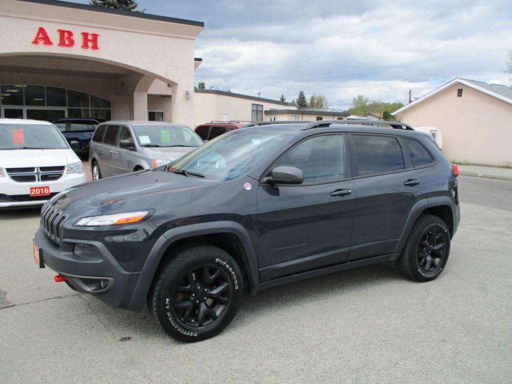 Used 2016 Jeep Cherokee Trailhawk 4WD for Sale in Grand Forks, British Columbia