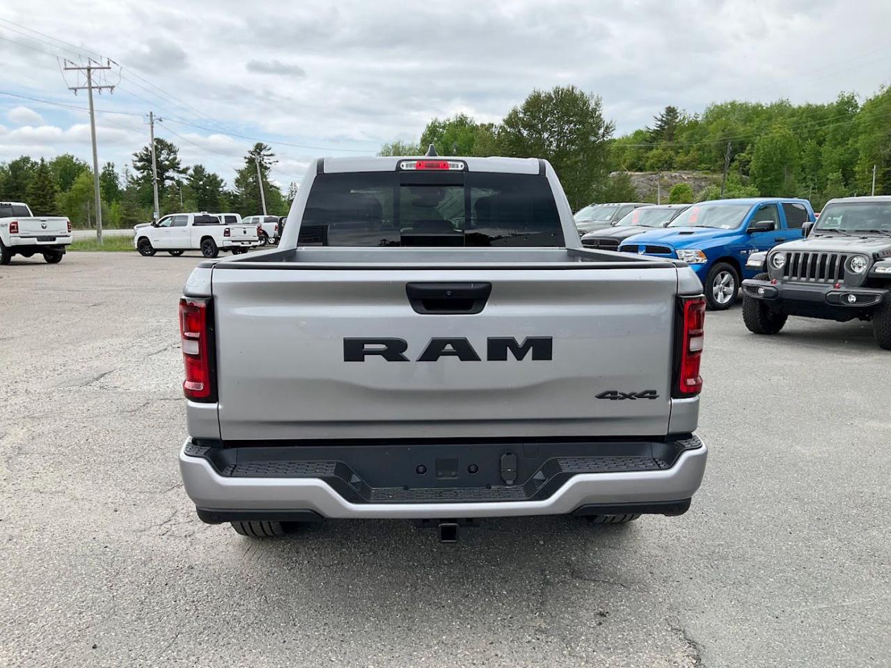 2025 RAM 1500 TRADESMAN Photo4