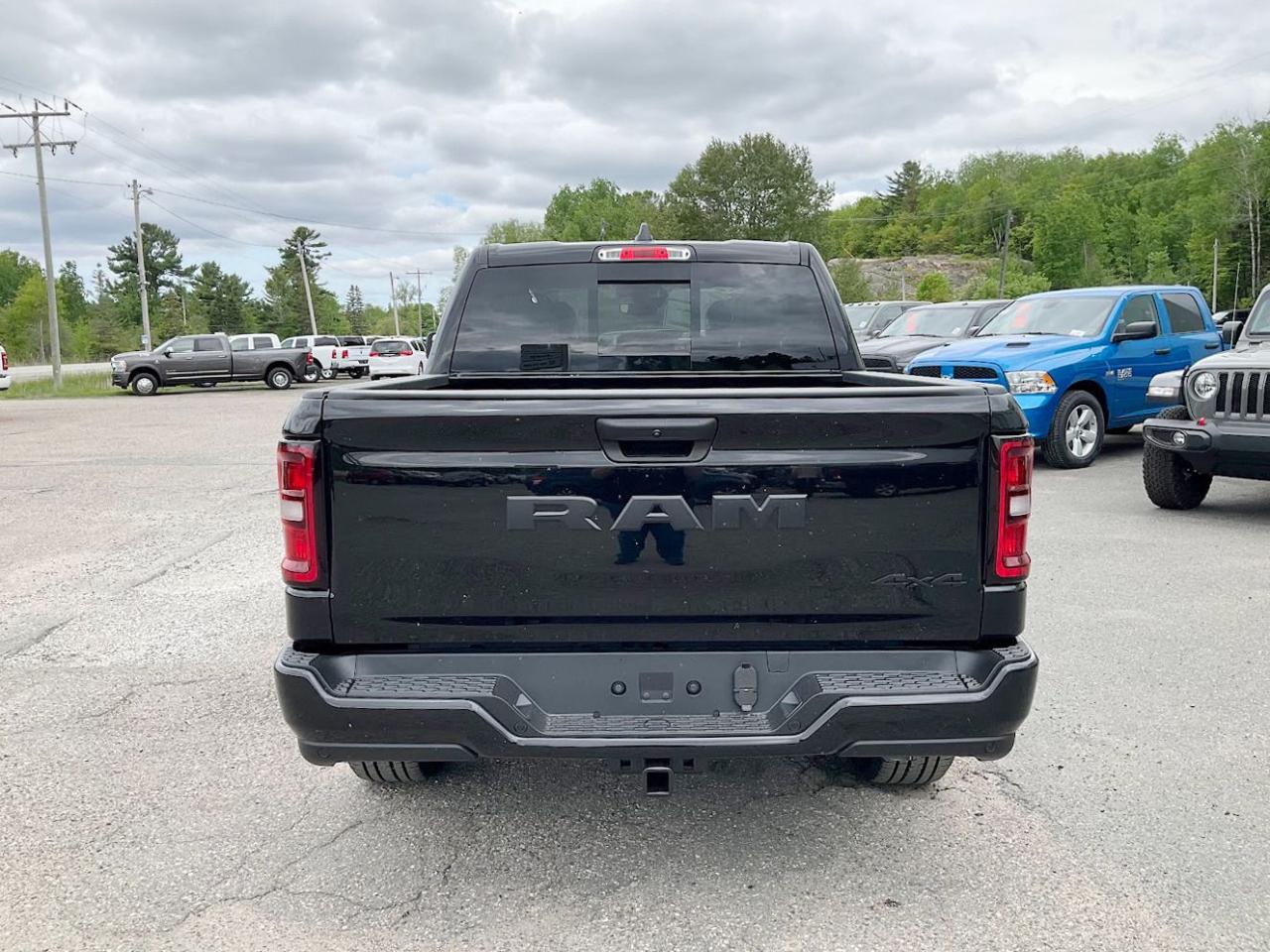 2025 RAM 1500 TRADESMAN Photo4