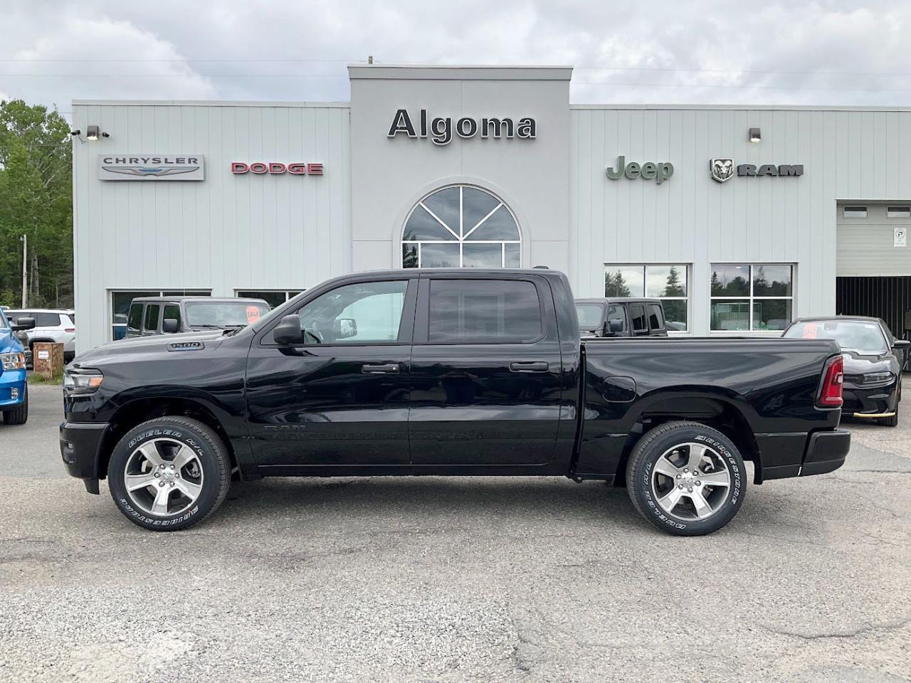 2025 RAM 1500 TRADESMAN Photo2