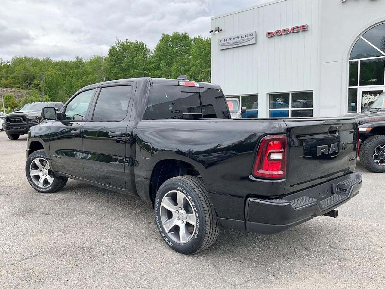 2025 RAM 1500 TRADESMAN Photo3