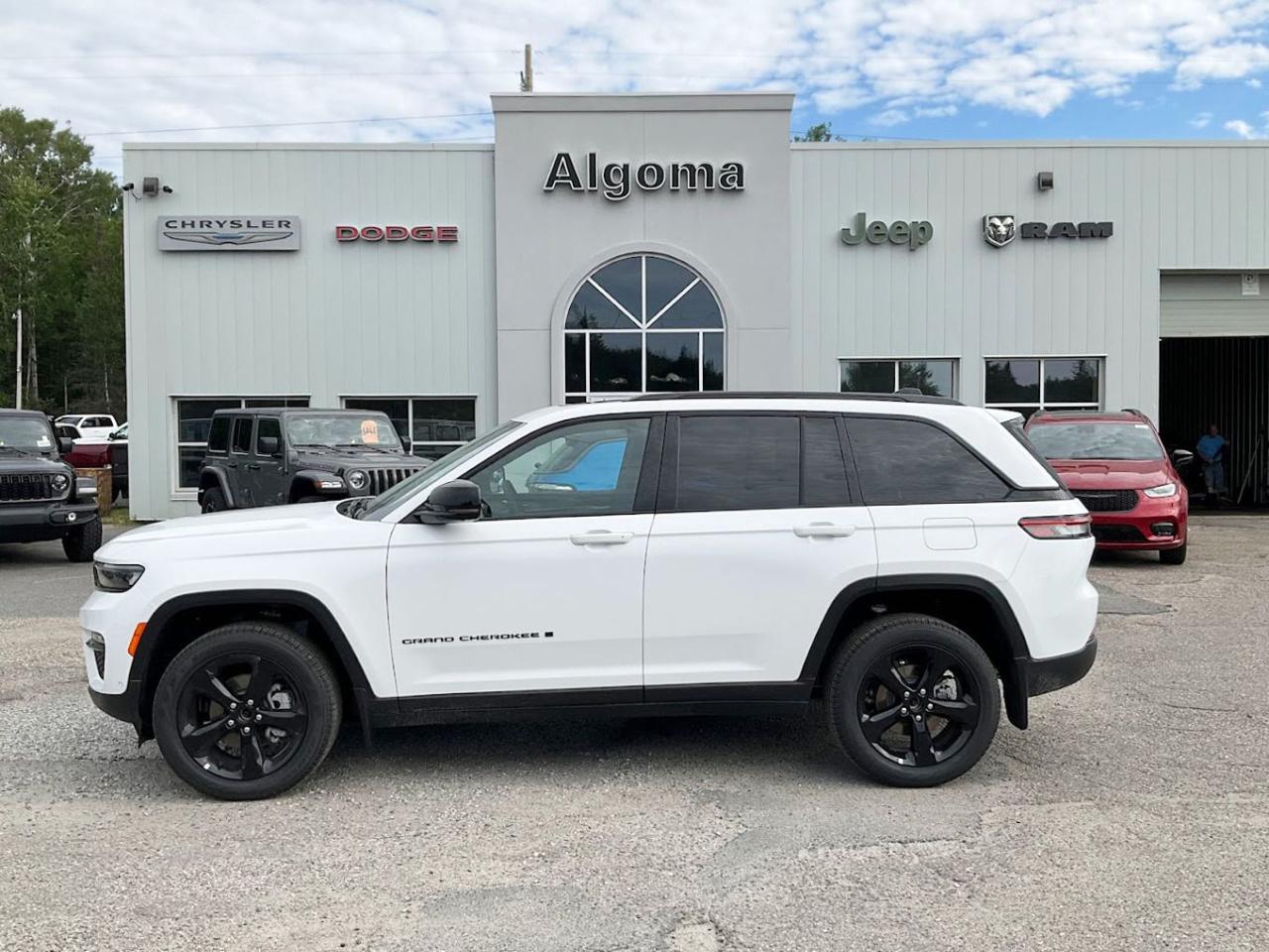 2024 Jeep Grand Cherokee Limited Photo2