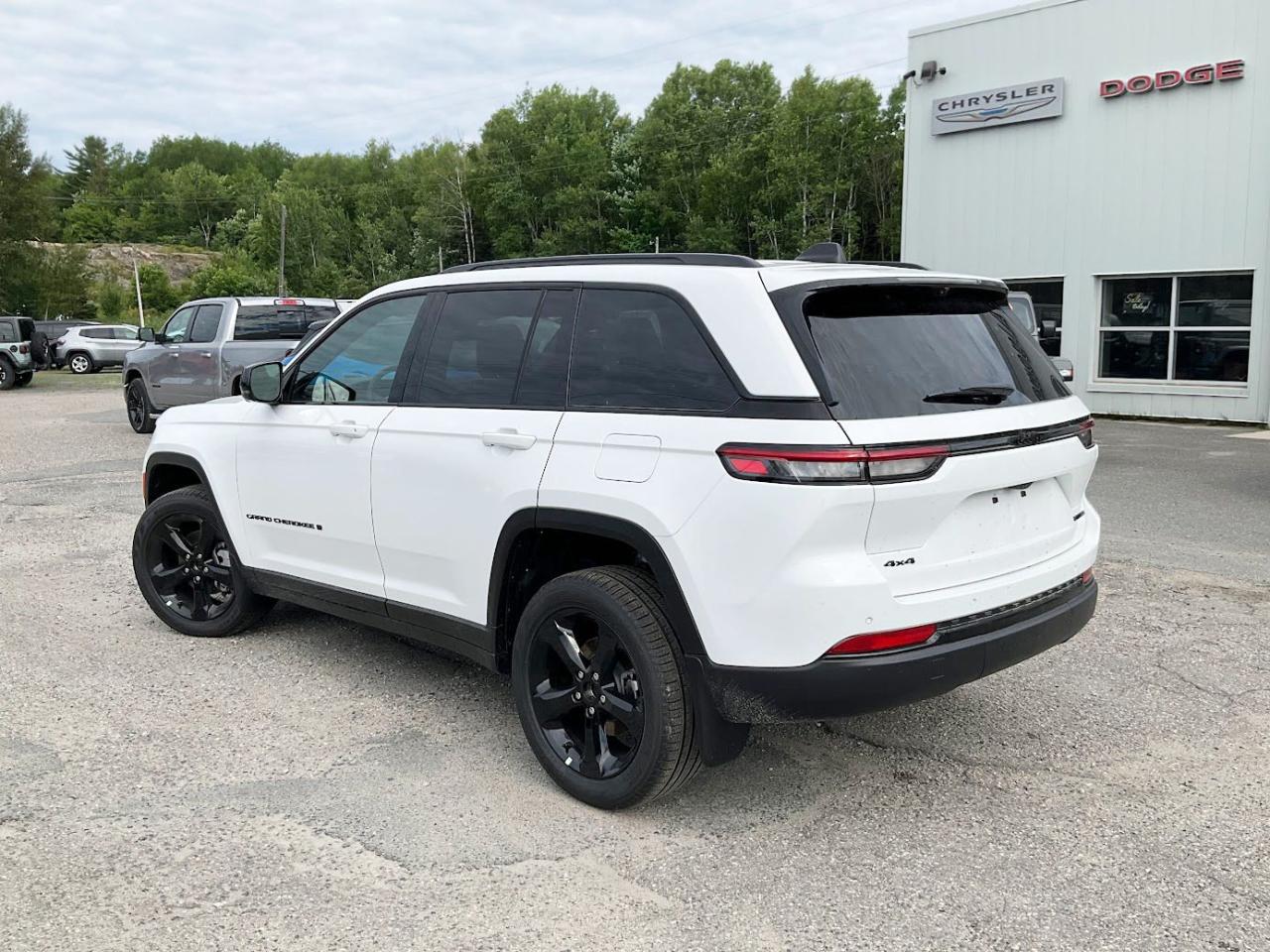 2024 Jeep Grand Cherokee Limited Photo3