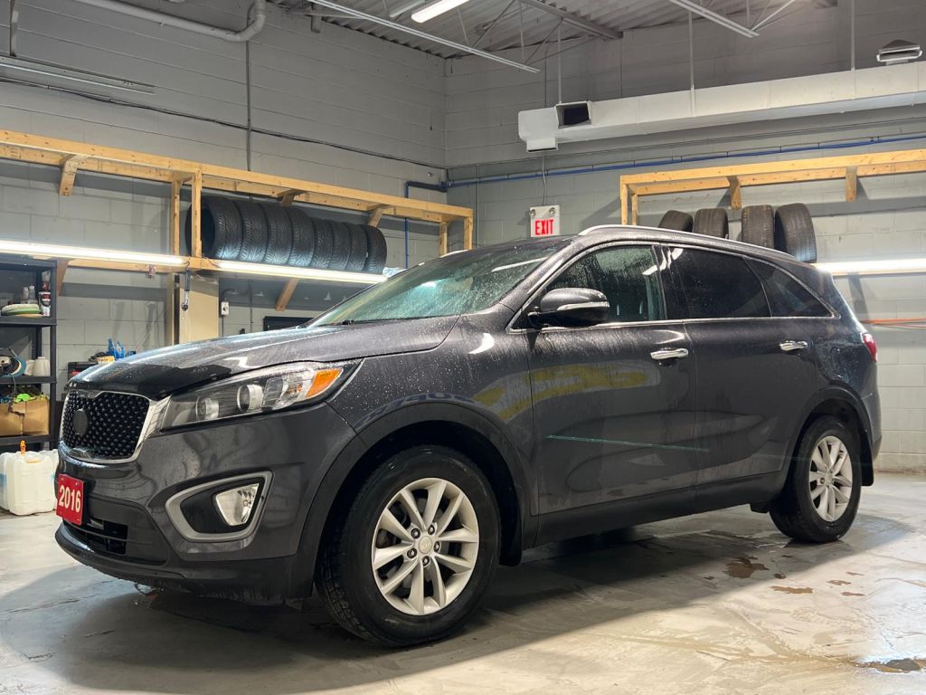 Used 2016 Kia Sorento Cruise Control * Steering Wheel Controls * Hands Free Calling * AM/FM/USB/AUX * Automatic/Manual Mode * Traction Control * Rear Child Locks * Keyless for Sale in Cambridge, Ontario