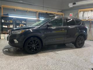 Used 2017 Ford Escape SE AWD * Navigation *  Panoramic SunRoof * Leather * 19 Inch Blacked out Alloy Wheels *  Keyless Entry * Leather Steering Wheel * Leather/Cloth Interi for sale in Cambridge, ON
