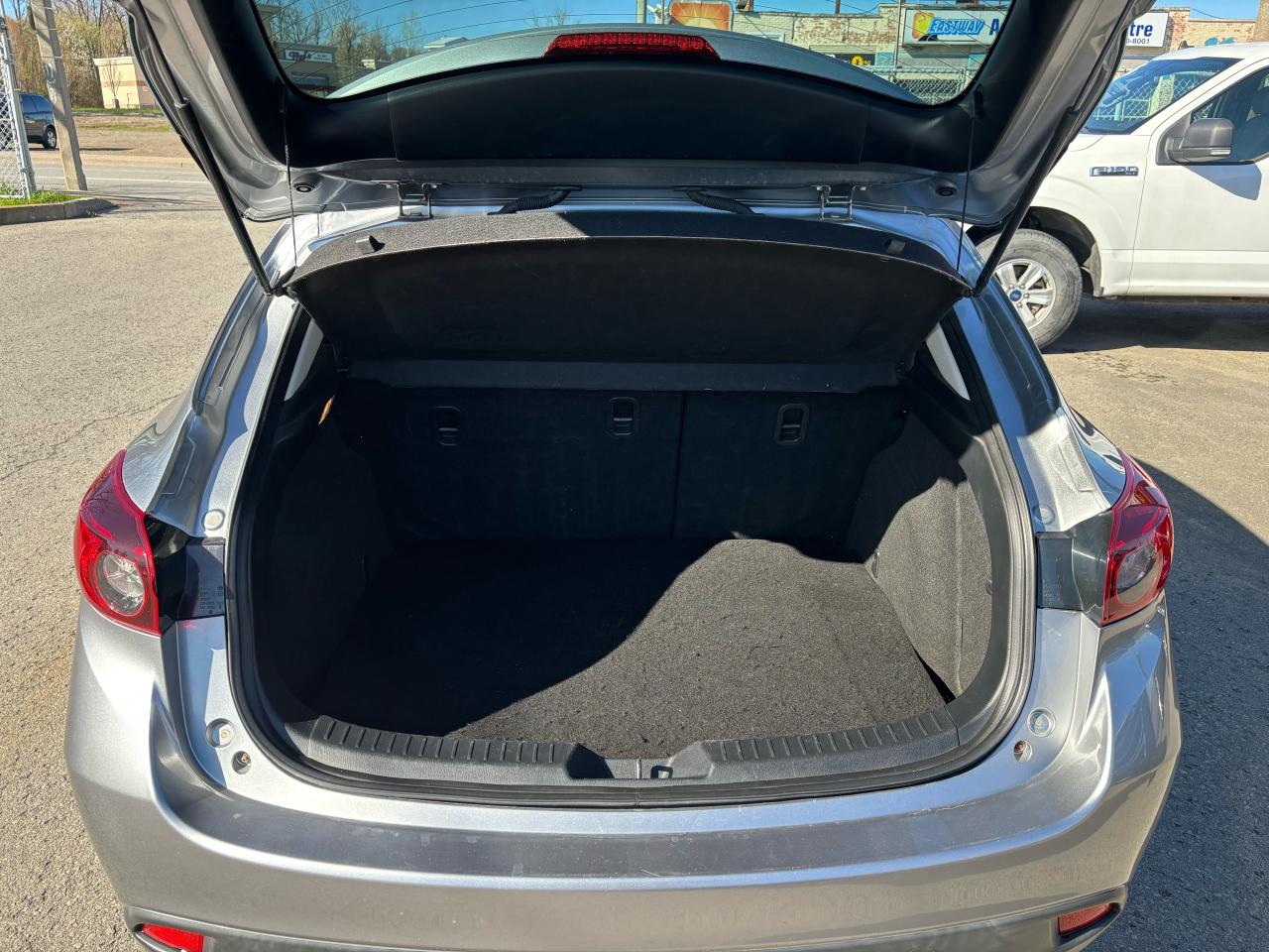 2015 Mazda MAZDA3 GS, Hatch Back, Back-Up-Camera, Alloy Wheels, - Photo #8
