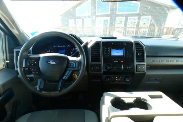 2020 Ford F-350 XL DECK TRUCK w/cloth seats - Photo #11