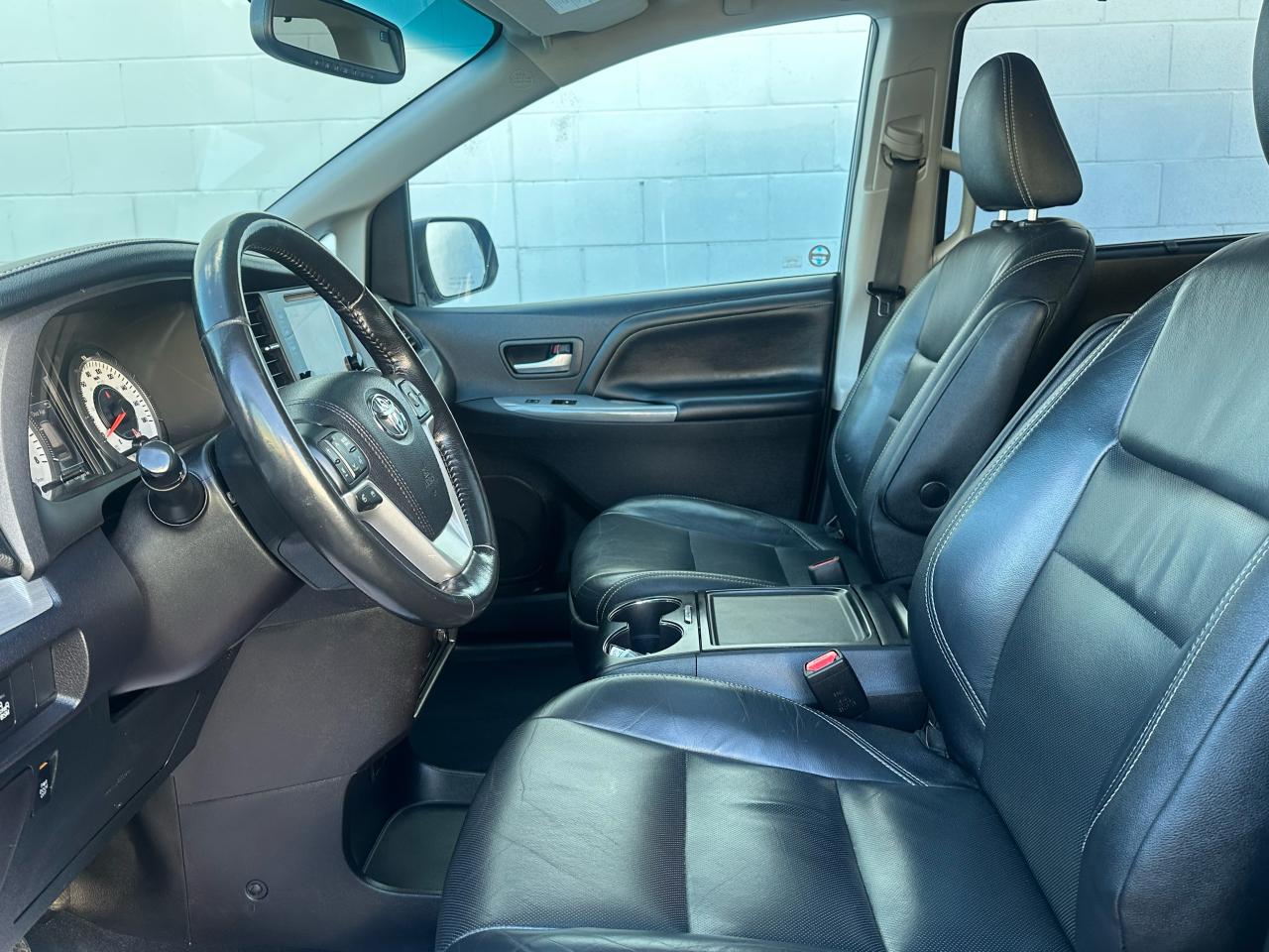 2016 Toyota Sienna 1 OWNER SE 8-Pass SUNROOF POWER DOORS - Photo #11