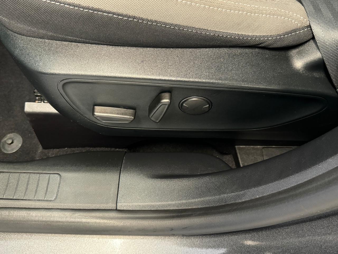 2020 Ford Escape SE+New Tires+Lane Keep+Pre Collision+Camera+BSM - Photo #48