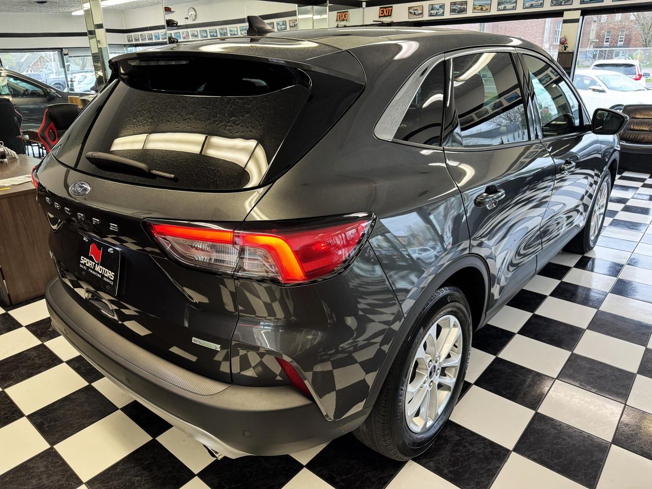 2020 Ford Escape SE+New Tires+Lane Keep+Pre Collision+Camera+BSM - Photo #4