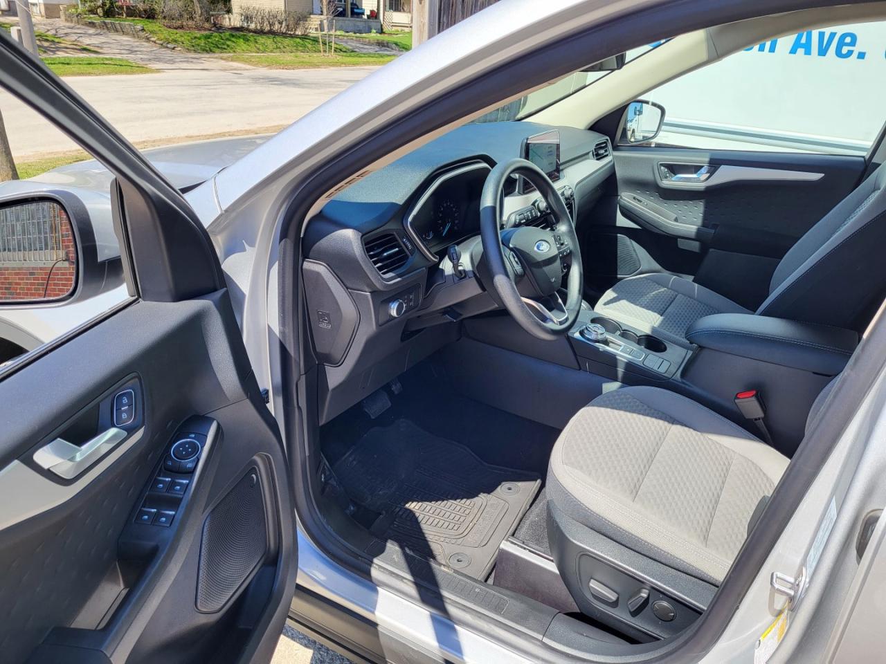 2020 Ford Escape SE AWD | Navigation | Low Km | No Accidents! | All Wheel Drive! Photo