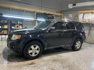 Used 2009 Ford Escape *** AS-IS SALE *** YOU CERTIFY & YOU SAVE!!! ***Limited 4WD V6 * Navigation * Sunroof * Leather Interior * Keyless Entry *  Traction/Stability Control for sale in Cambridge, ON