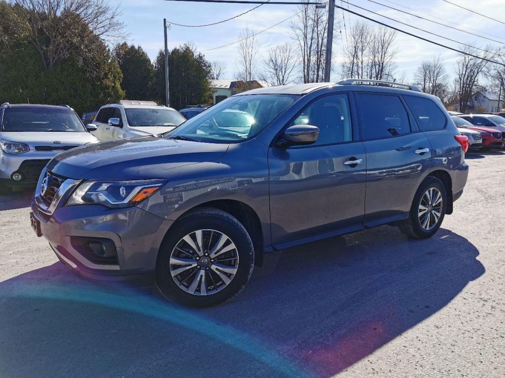 Used 2018 Nissan Pathfinder SV 4WD for Sale in Madoc, Ontario