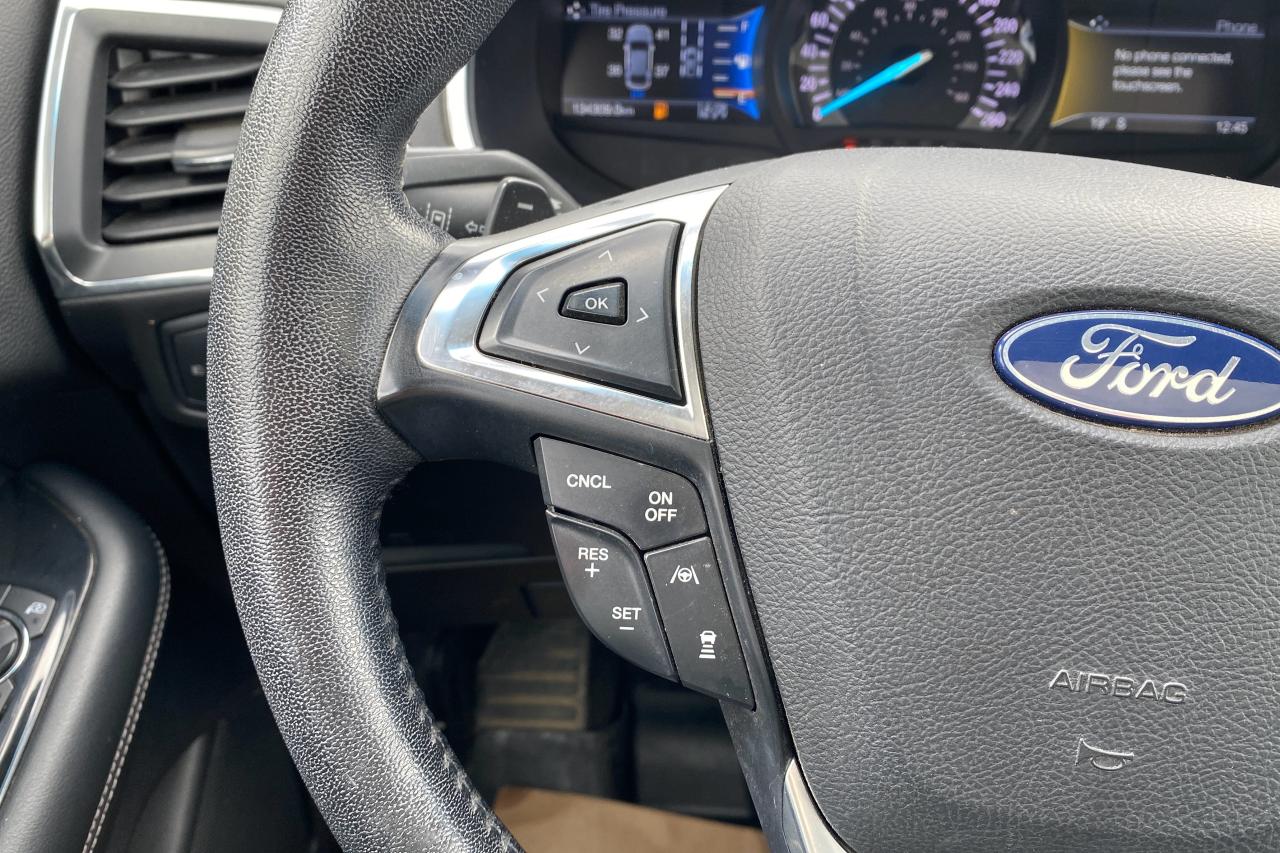 2019 Ford Edge Titanium Photo