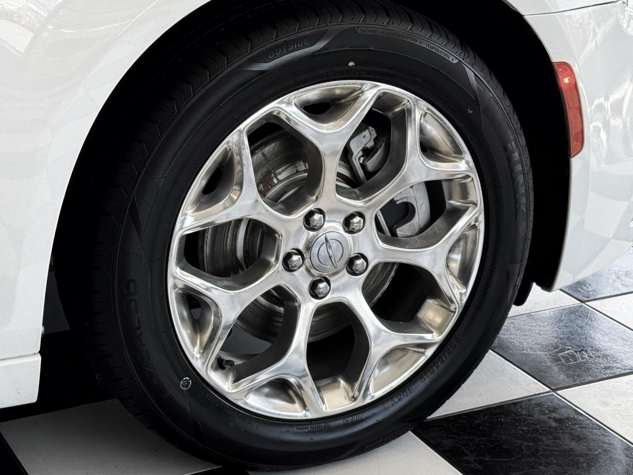 2017 Chrysler 300 300C PLATINUM AWD+New Tires+ApplePlay+AccidentFree - Photo #61