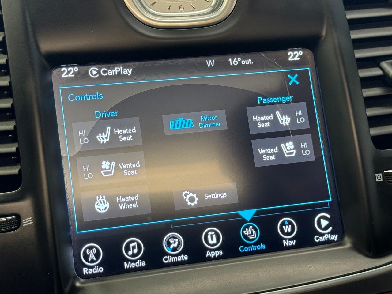 2017 Chrysler 300 300C PLATINUM AWD+New Tires+ApplePlay+AccidentFree - Photo #36