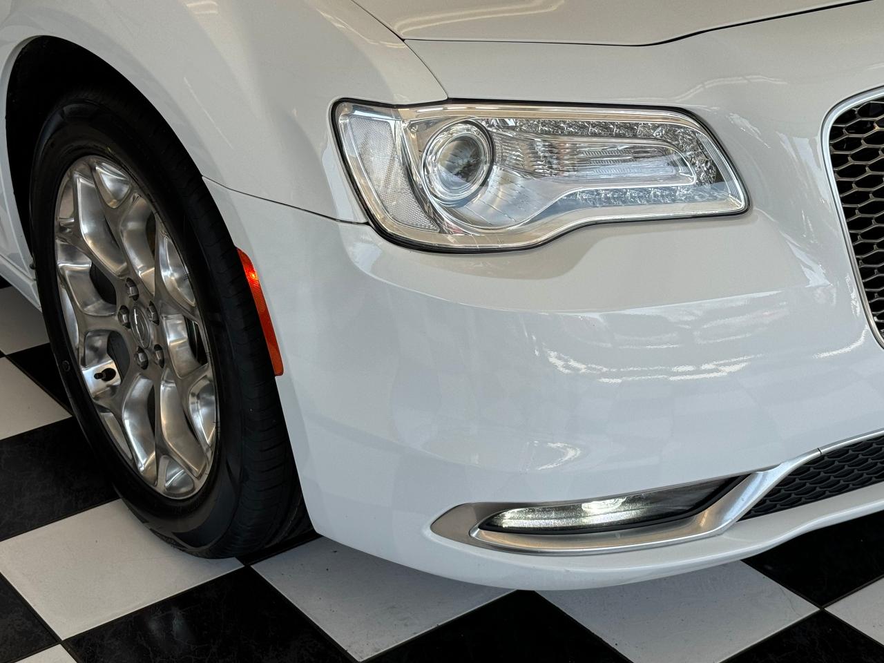 2017 Chrysler 300 300C PLATINUM AWD+New Tires+ApplePlay+AccidentFree - Photo #44
