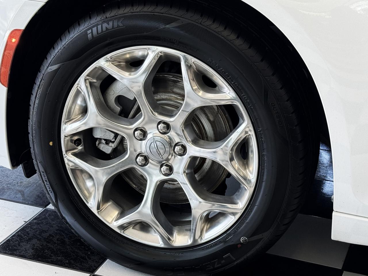 2017 Chrysler 300 300C PLATINUM AWD+New Tires+ApplePlay+AccidentFree - Photo #58