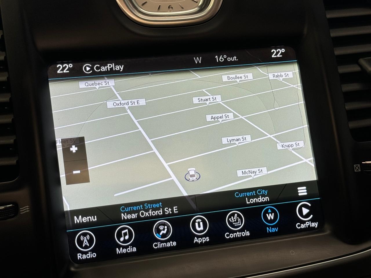 2017 Chrysler 300 300C PLATINUM AWD+New Tires+ApplePlay+AccidentFree - Photo #38