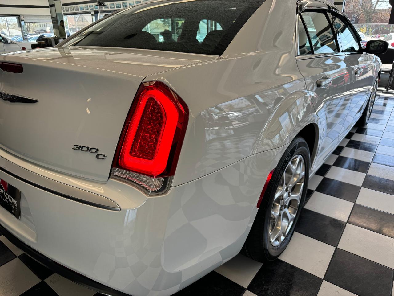 2017 Chrysler 300 300C PLATINUM AWD+New Tires+ApplePlay+AccidentFree - Photo #47
