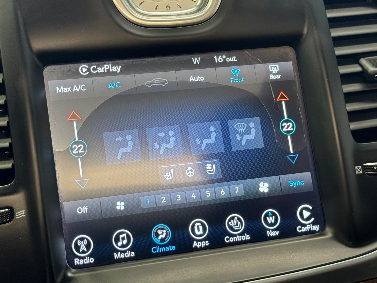 2017 Chrysler 300 300C PLATINUM AWD+New Tires+ApplePlay+AccidentFree - Photo #31