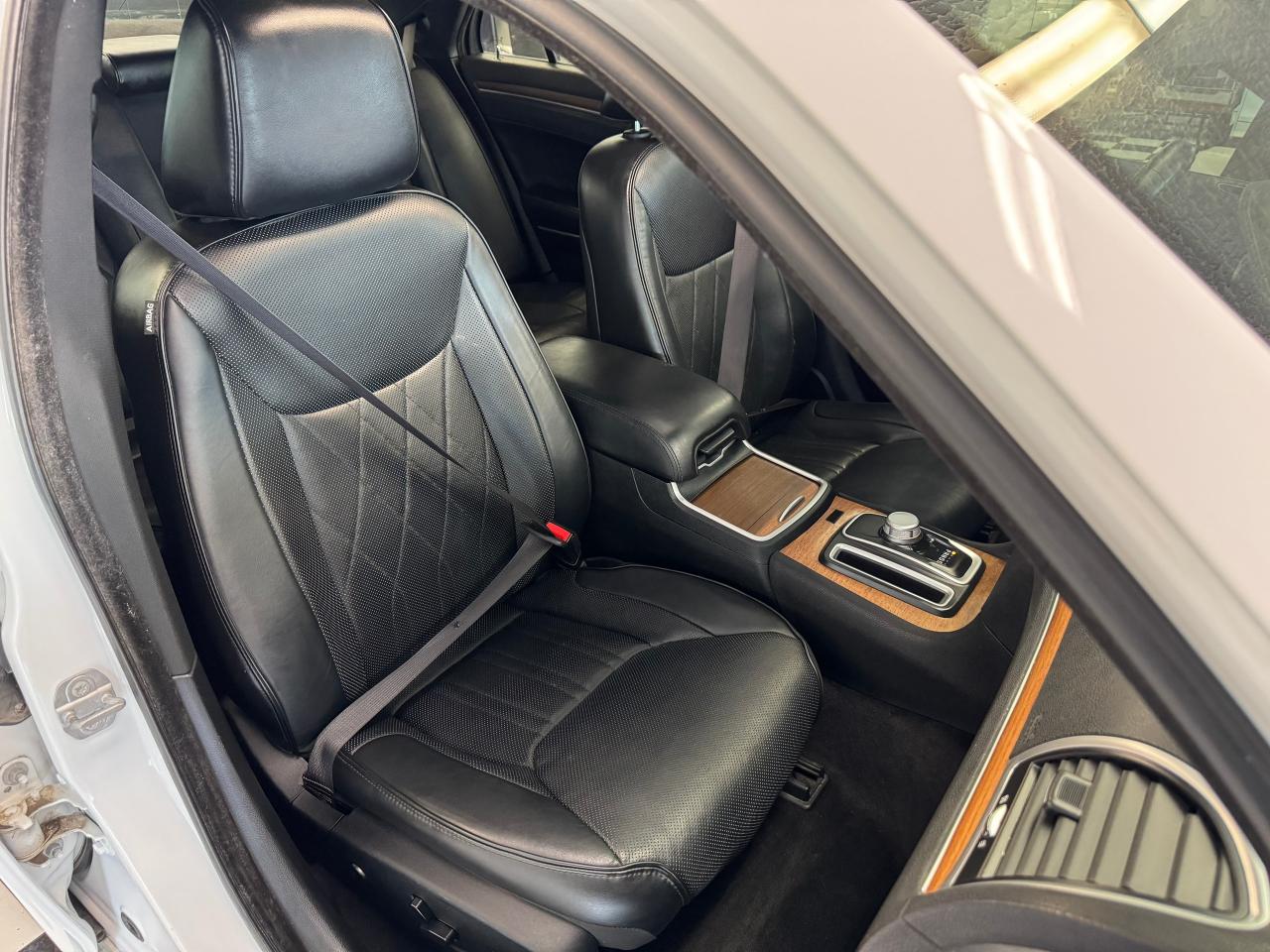 2017 Chrysler 300 300C PLATINUM AWD+New Tires+ApplePlay+AccidentFree - Photo #22