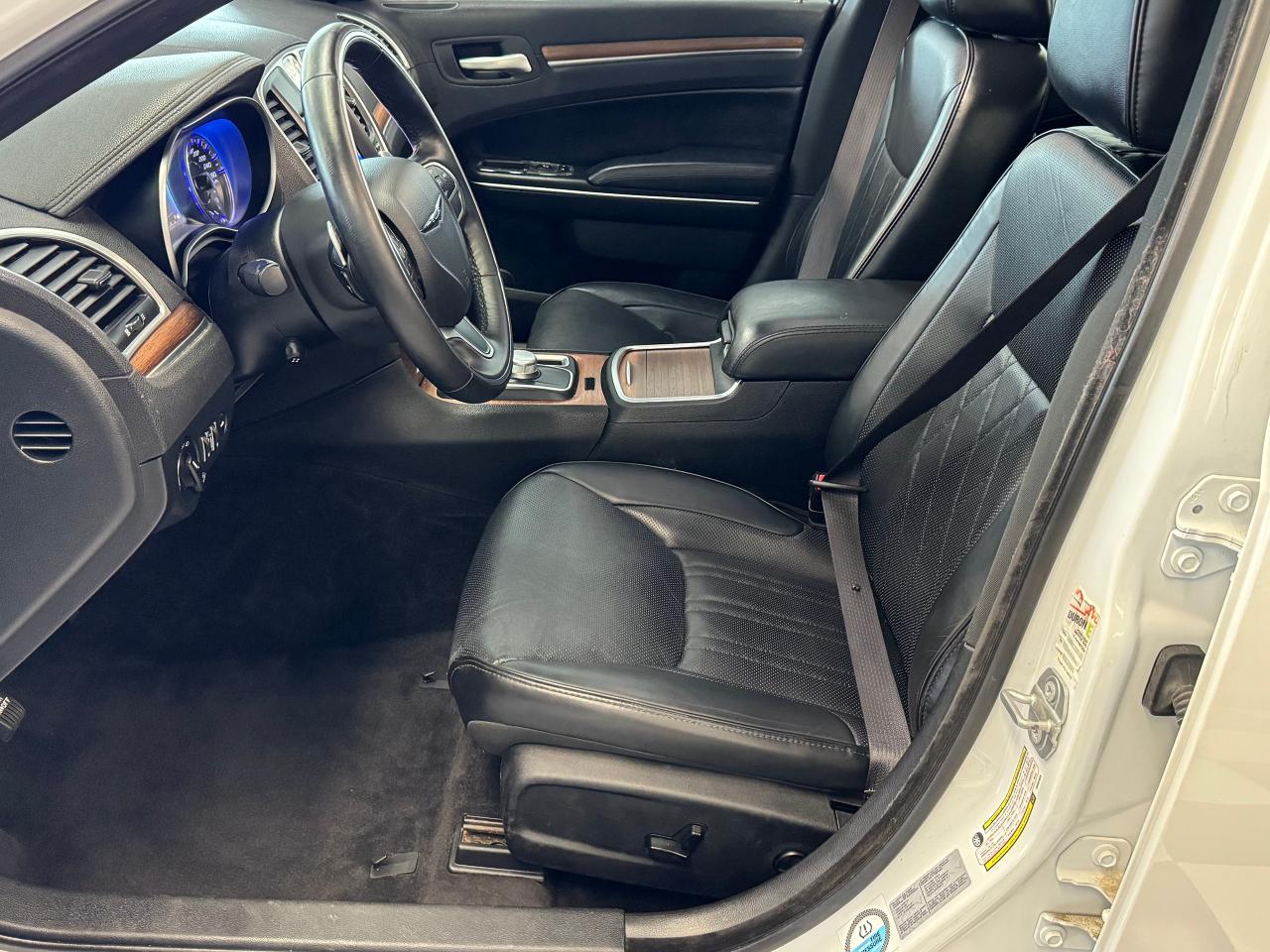 2017 Chrysler 300 300C PLATINUM AWD+New Tires+ApplePlay+AccidentFree - Photo #18