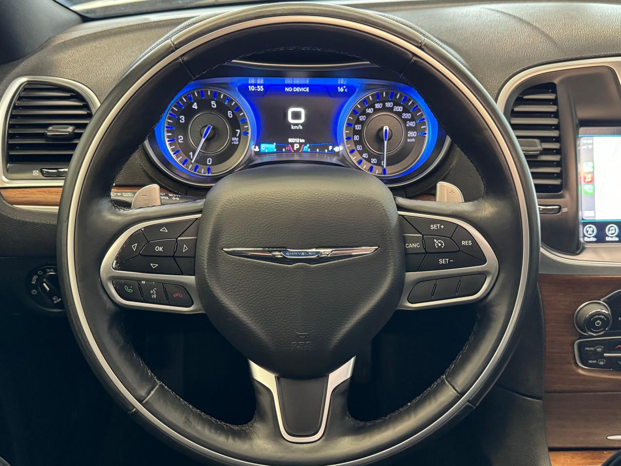2017 Chrysler 300 300C PLATINUM AWD+New Tires+ApplePlay+AccidentFree - Photo #9