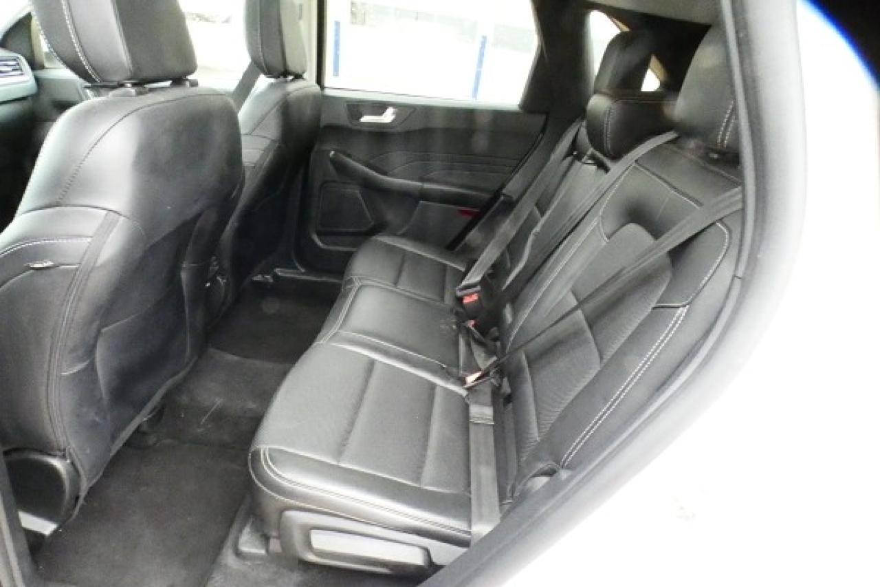 2022 Ford Escape Titanium AWD w/Htd Leather, pano S/R, NAV, BUC - Photo #10