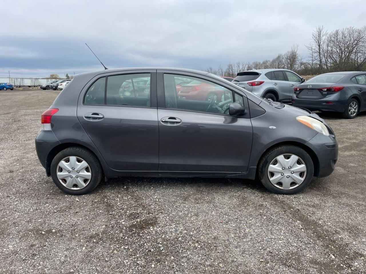 2009 Toyota Yaris LE Photo4