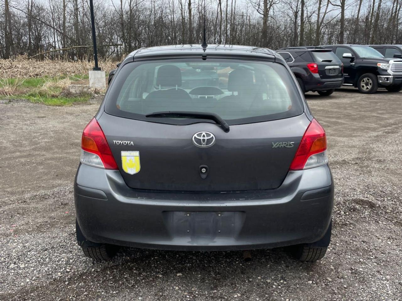 2009 Toyota Yaris LE - Photo #4