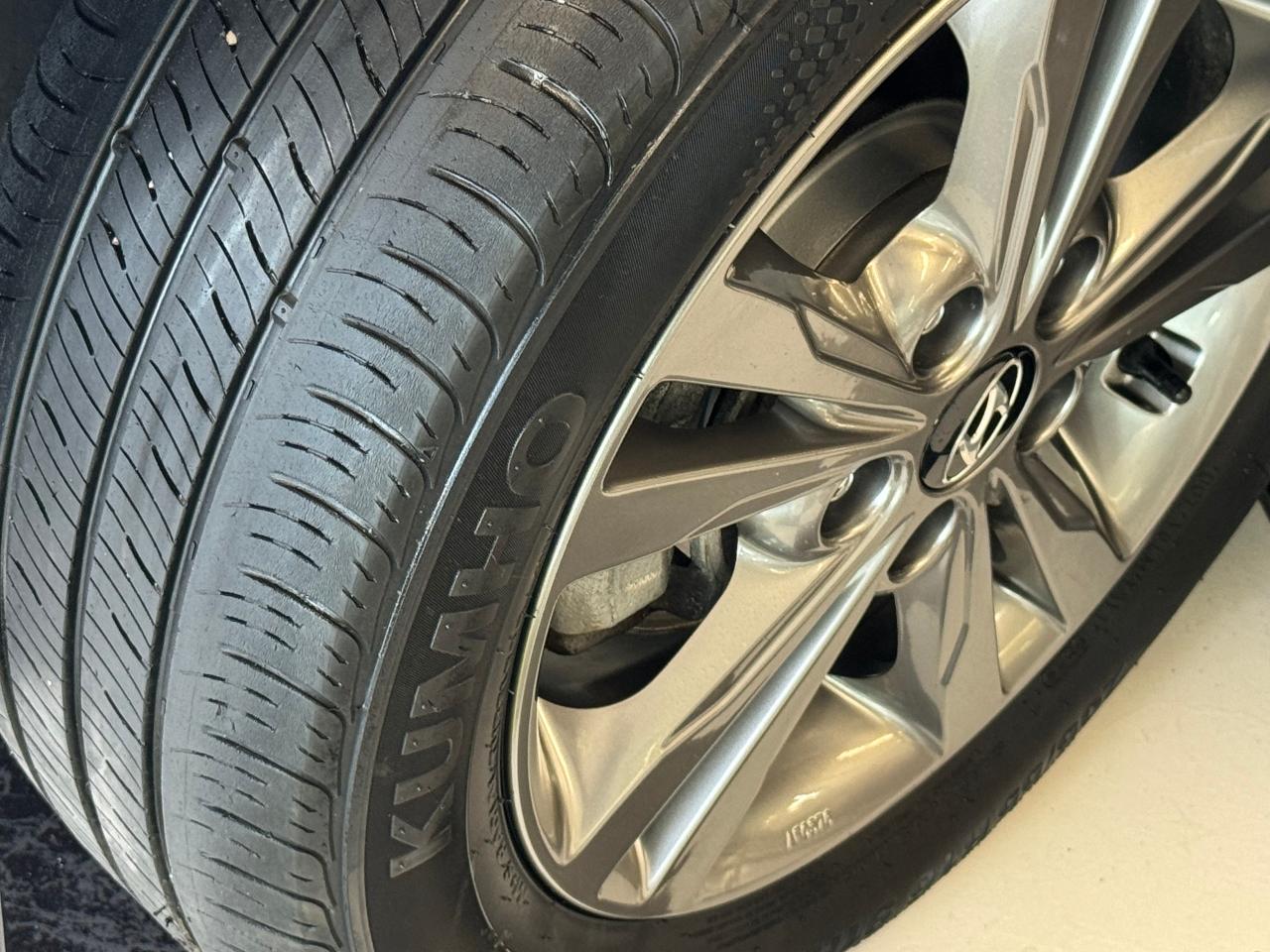 2018 Hyundai Elantra GL+ApplePlay+Camera+Heated Seats+CLEAN CARFAX - Photo #11