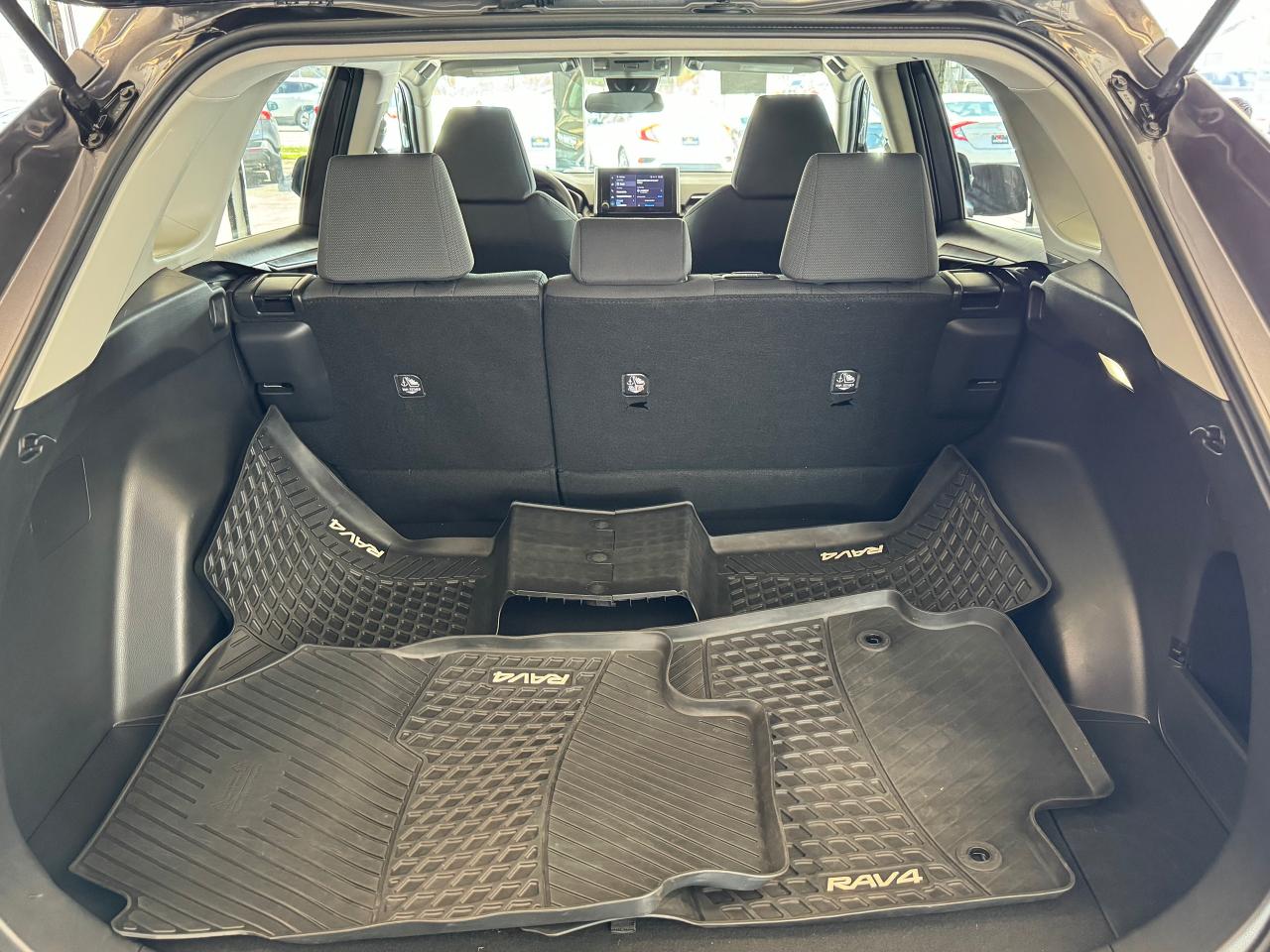 2023 Toyota RAV4 LE AWD+LKA+Adaptive Cruise+ApplePlay+CLEAN CARFAX - Photo #28