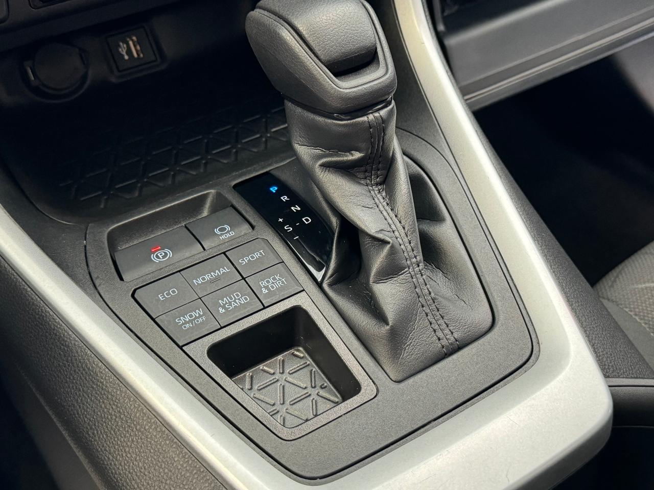 2023 Toyota RAV4 LE AWD+LKA+Adaptive Cruise+ApplePlay+CLEAN CARFAX - Photo #37