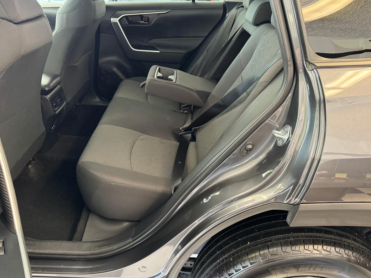 2023 Toyota RAV4 LE AWD+LKA+Adaptive Cruise+ApplePlay+CLEAN CARFAX - Photo #26