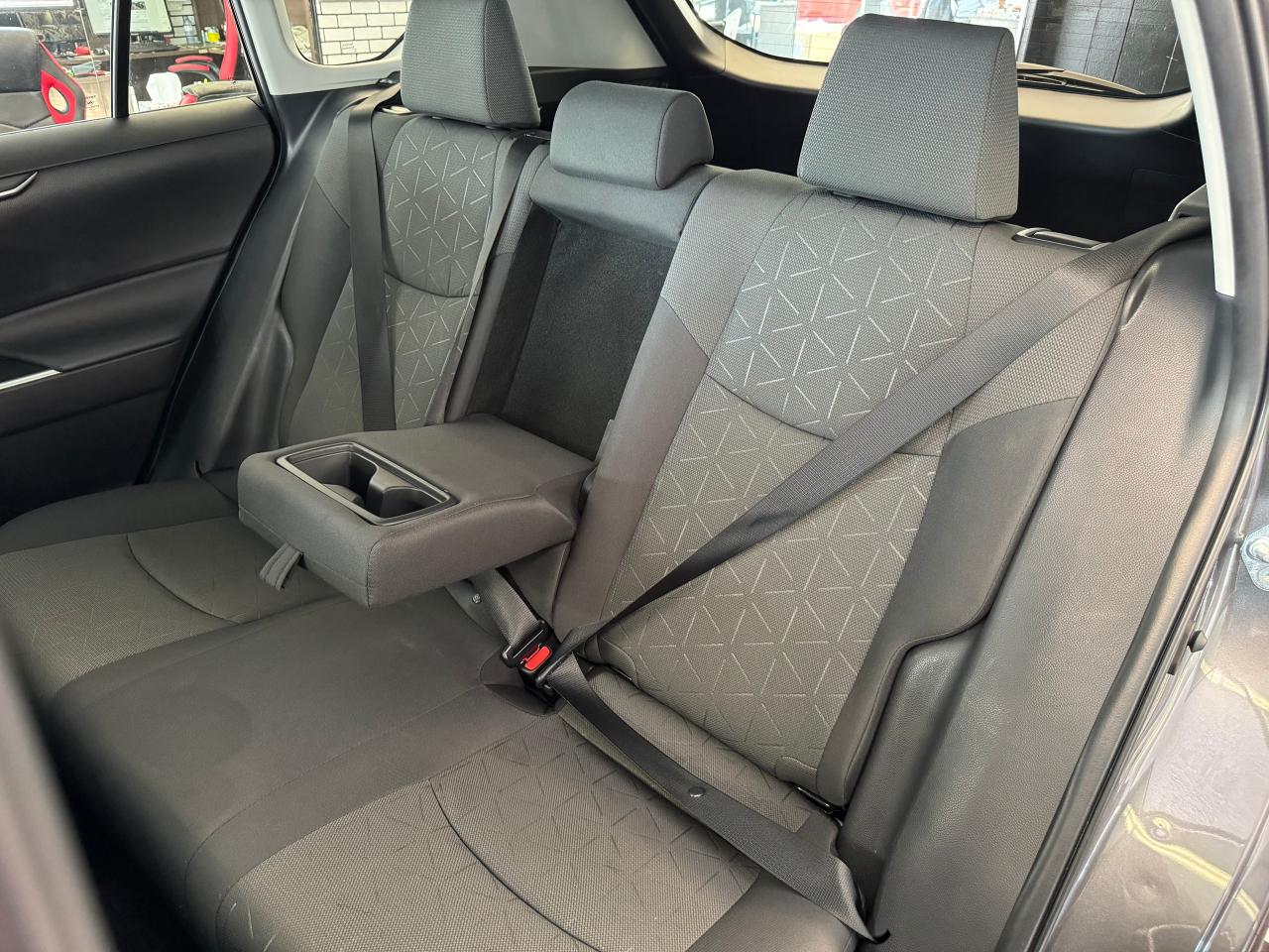 2023 Toyota RAV4 LE AWD+LKA+Adaptive Cruise+ApplePlay+CLEAN CARFAX - Photo #27