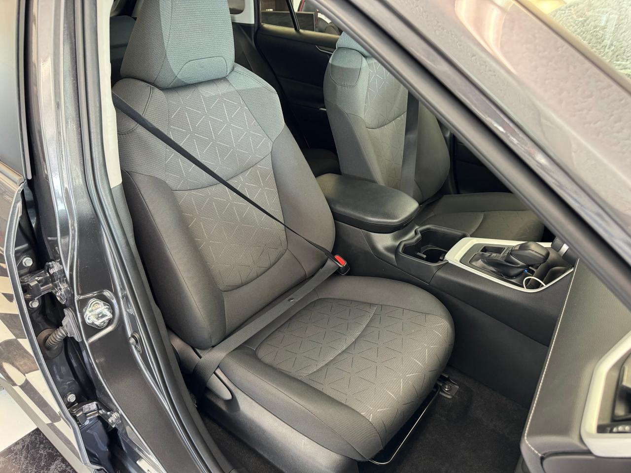 2023 Toyota RAV4 LE AWD+LKA+Adaptive Cruise+ApplePlay+CLEAN CARFAX - Photo #25