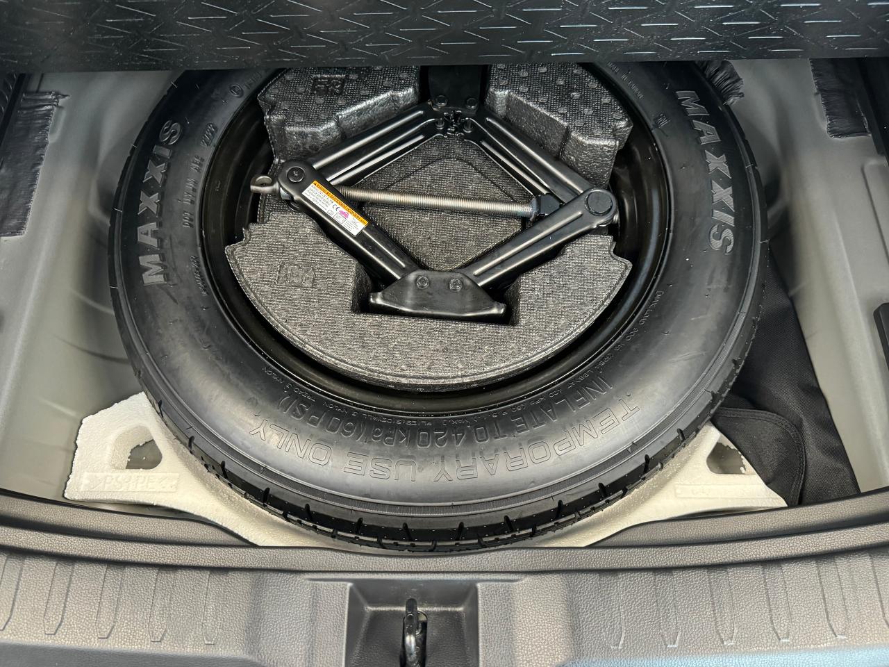 2023 Toyota RAV4 LE AWD+LKA+Adaptive Cruise+ApplePlay+CLEAN CARFAX - Photo #60