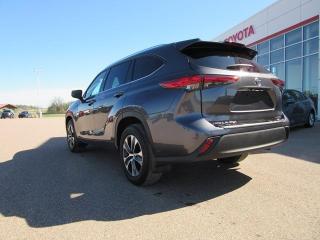 Used 2021 Toyota Highlander XLE for sale in Renfrew, ON